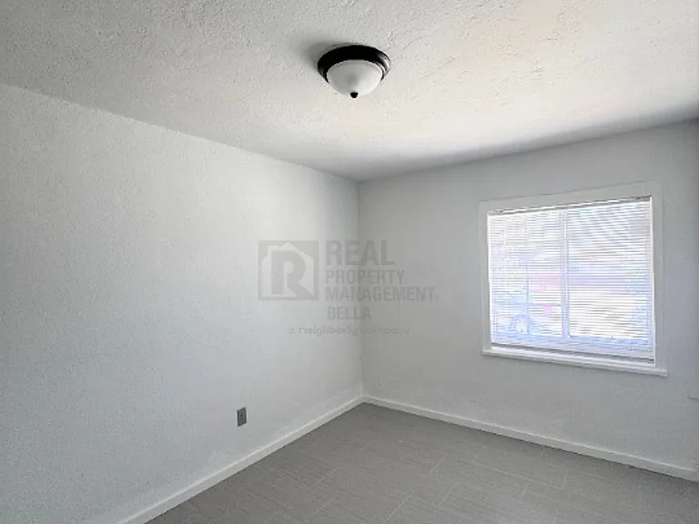 West Limited Ave- Taylor — Photo 10