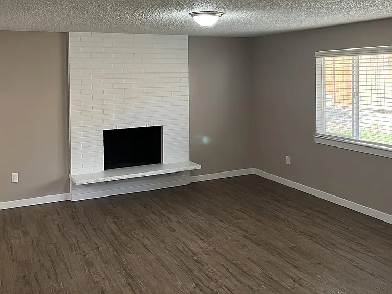 Sunset East Apartments — Photo 37