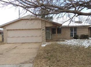 121 SW 11th St, Moore, OK 73160