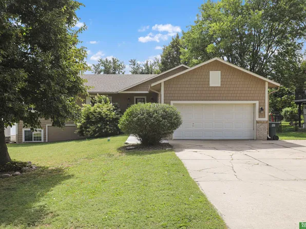 10953 Arrowhead Dr, Blair, NE 68008