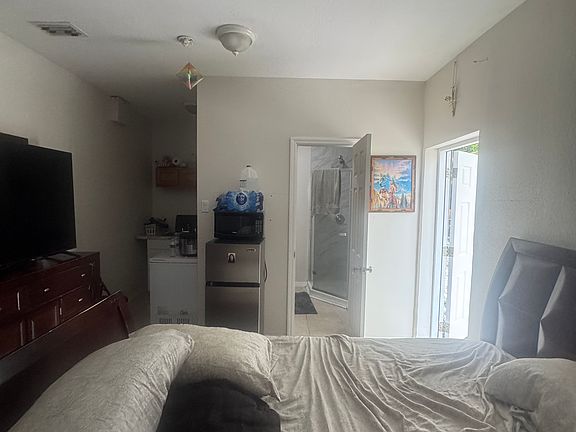 5th image of 2222 Willard St #1