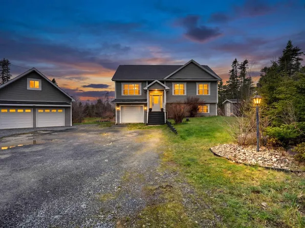 40 Pivot Ln, Hatchet Lake, NS B3T 2C8