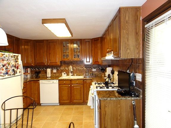 5th image of 1130 Lincoln Ave