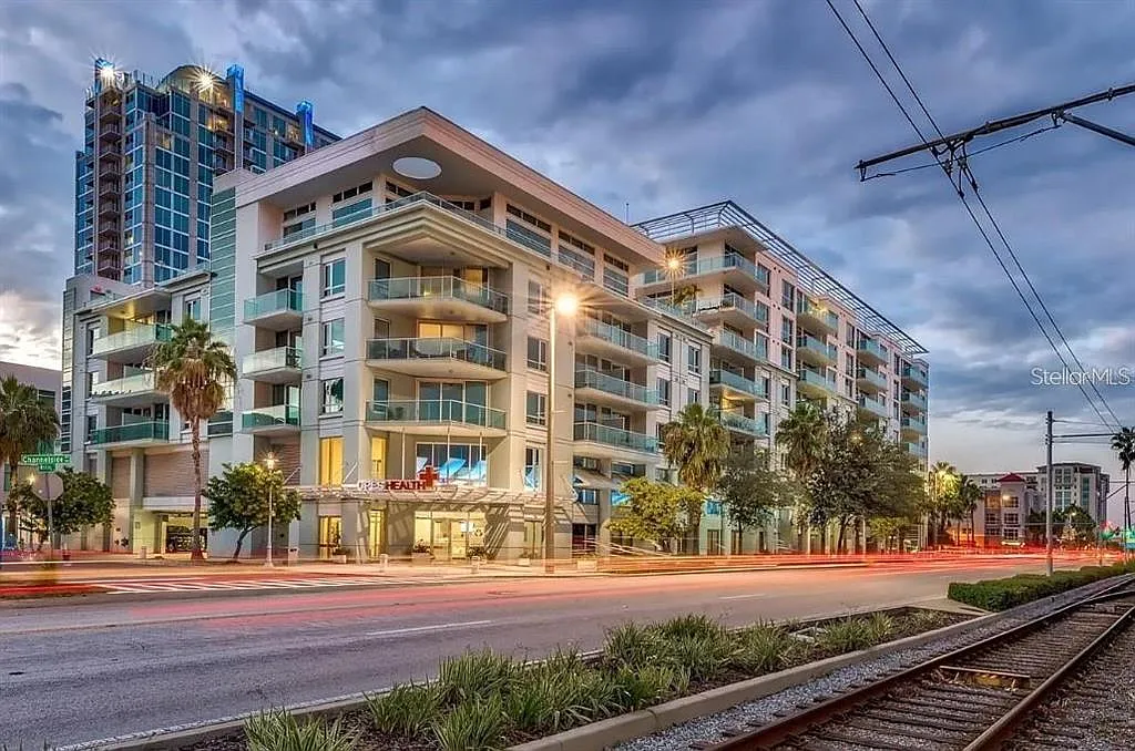 2 bed, 2.0 bath, 1237 sqft, $3,300 — Photo 1