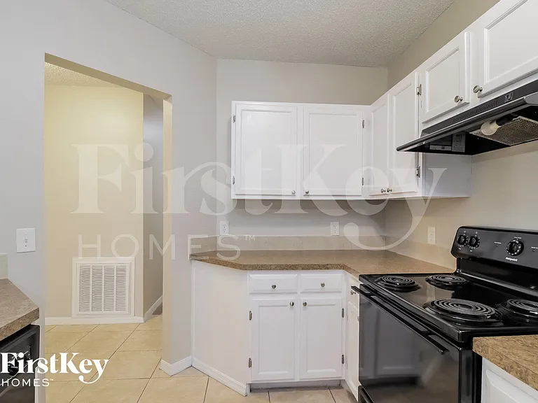 1205 Schumann Dr — Photo 5