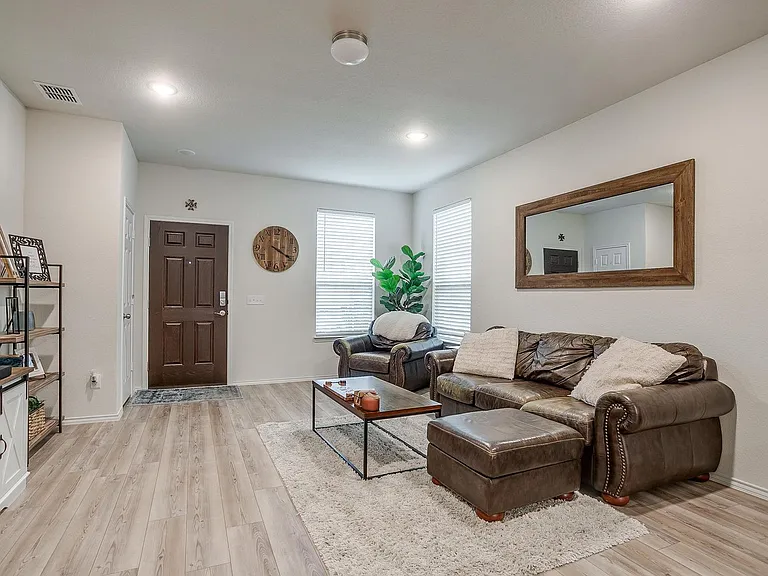 8144 Branch Hollow Trl — Photo 8