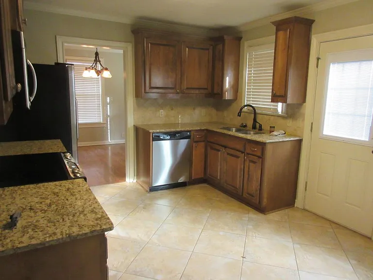 4527 Steere Dr — Photo 9