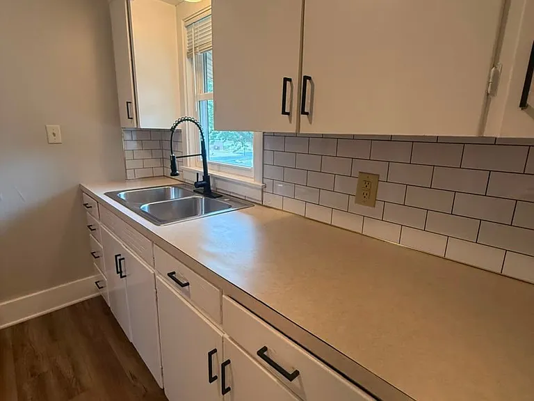 W 20th St — Photo 14