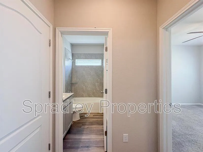 4 bed, 2.0 bath, 2525 sqft, $2,295 — Photo 3