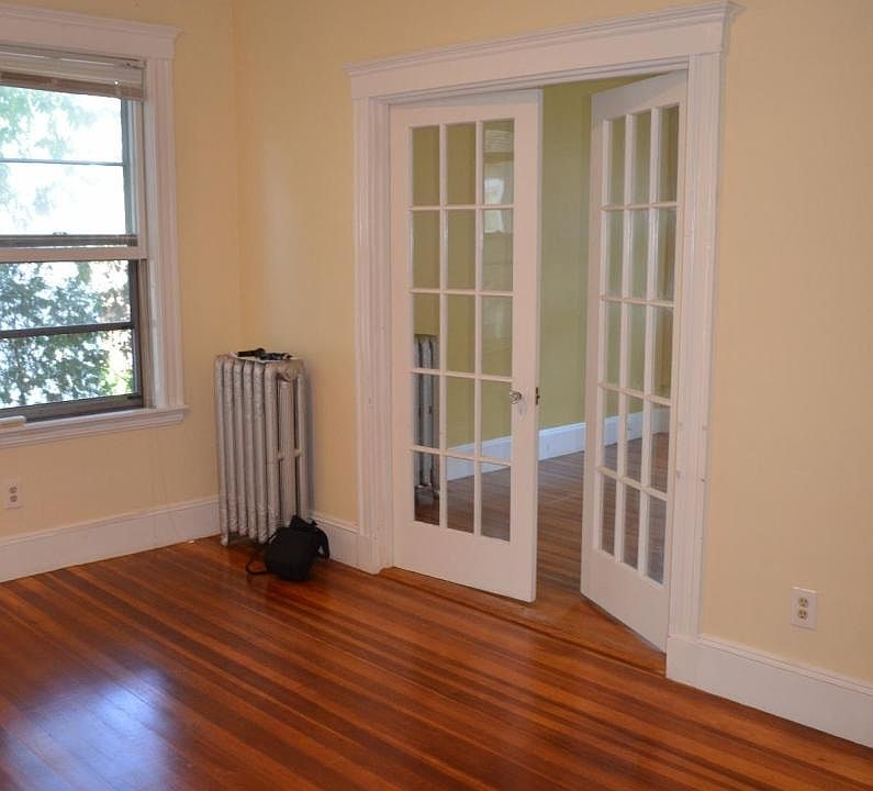 2nd image of 21 Elm St