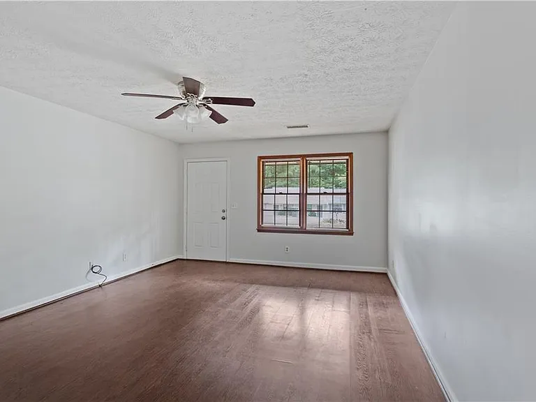 230 Kimberly Way SW — Photo 5