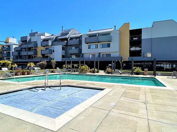 5 Embarcadero W APT 215, Oakland, CA 94607