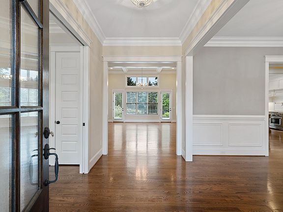 3rd image of 432 Chamblee Blvd