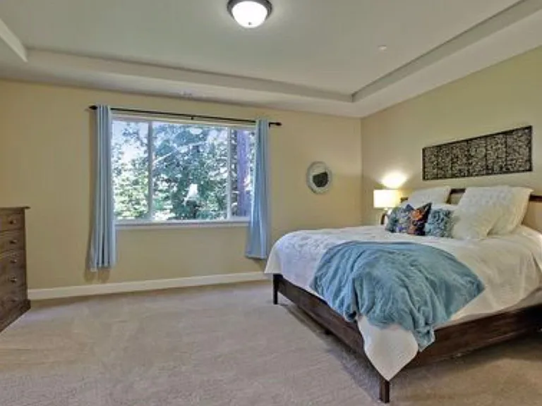 11543 NW Knightsview Ln — Photo 6
