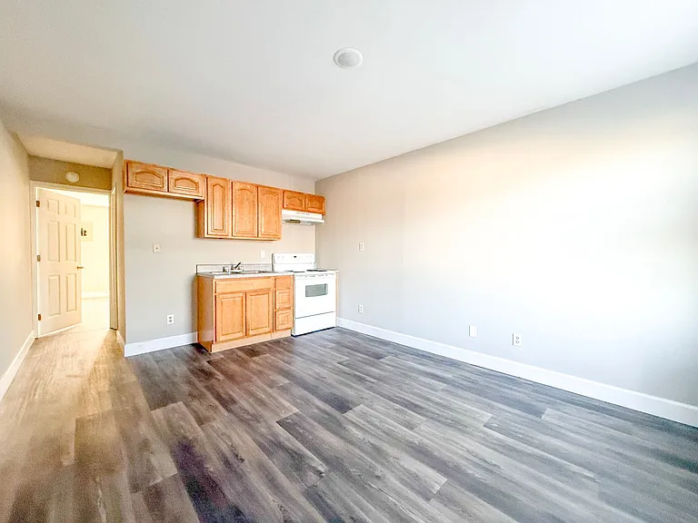 222 Chapman Rd — Photo 2