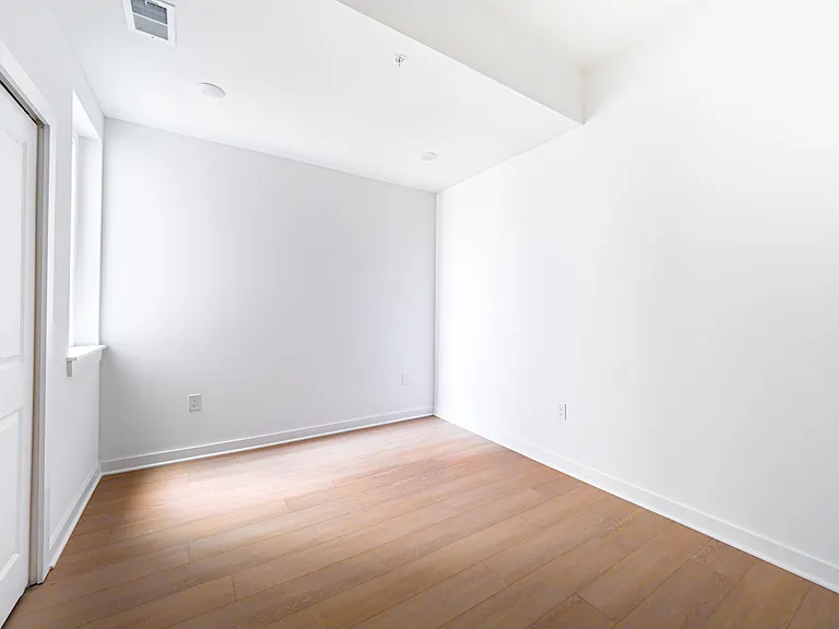 2403-07 W Thompson St #3 — Photo 9