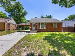 1932 S Parkwood Ln, Wichita, KS 67218