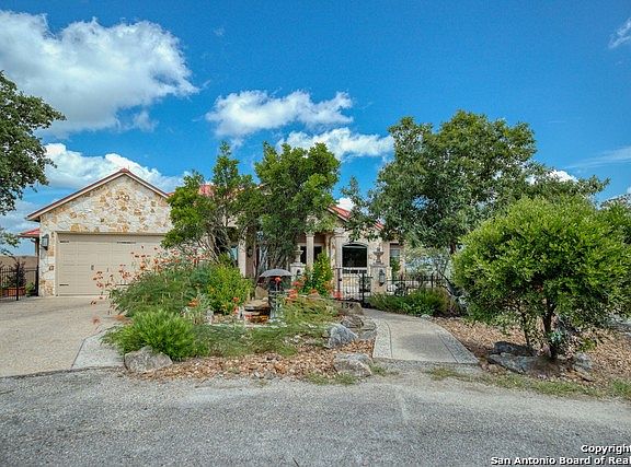 4th image of 136 Lone Eagle Cir