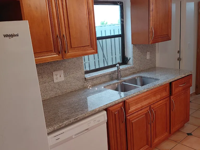 4251 SW 138th Ct — Photo 5