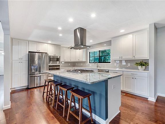 5th image of 445 Nottingham Dr