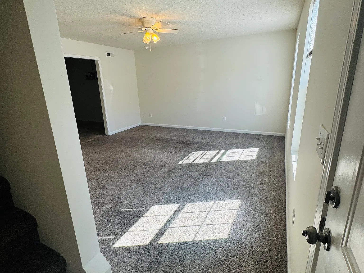 2 bed, 1.5 bath, 1100 sqft, $1,100 — Photo 3