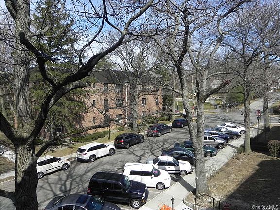 2nd image of 12 Welwyn Rd APT 2P