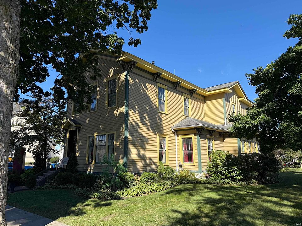 1st image of 218 W Adams St