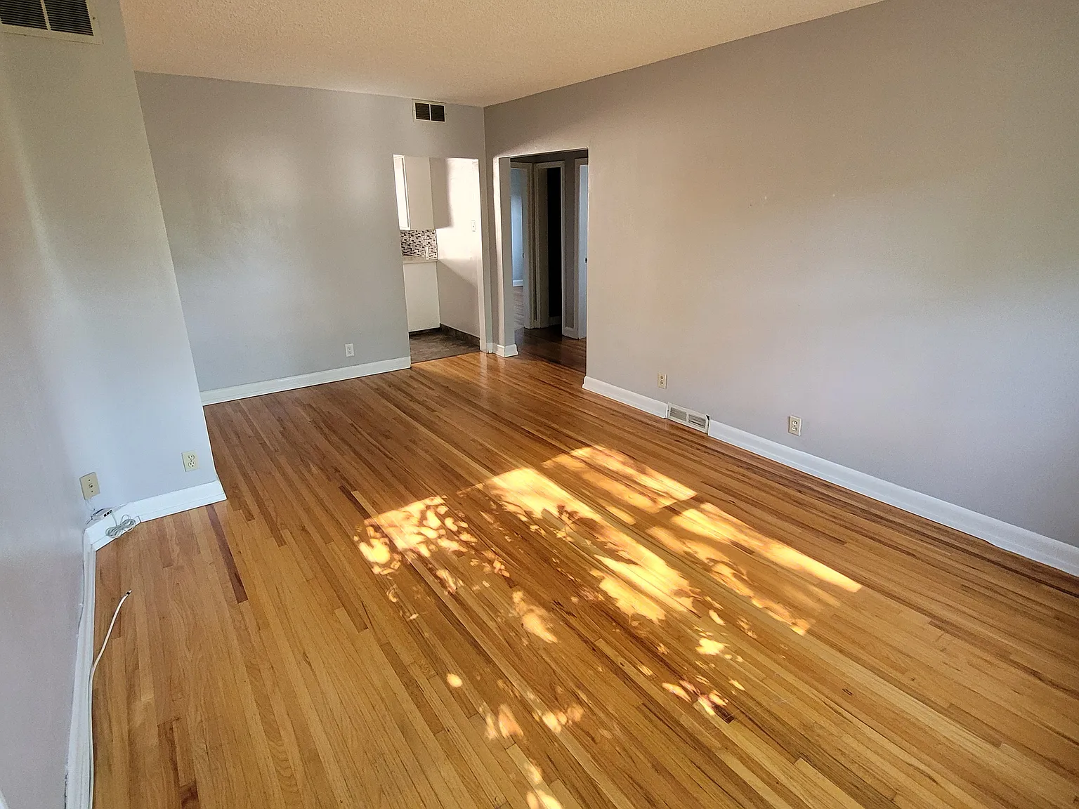 3701 15 Street SW — Photo 3