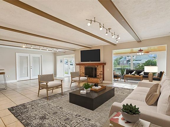 4th image of 328 Eden Isles Blvd