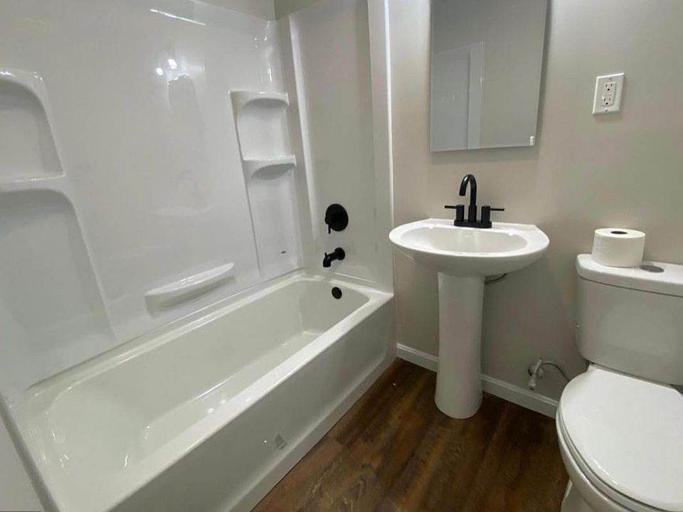 1st image of 3 Kensington Ln