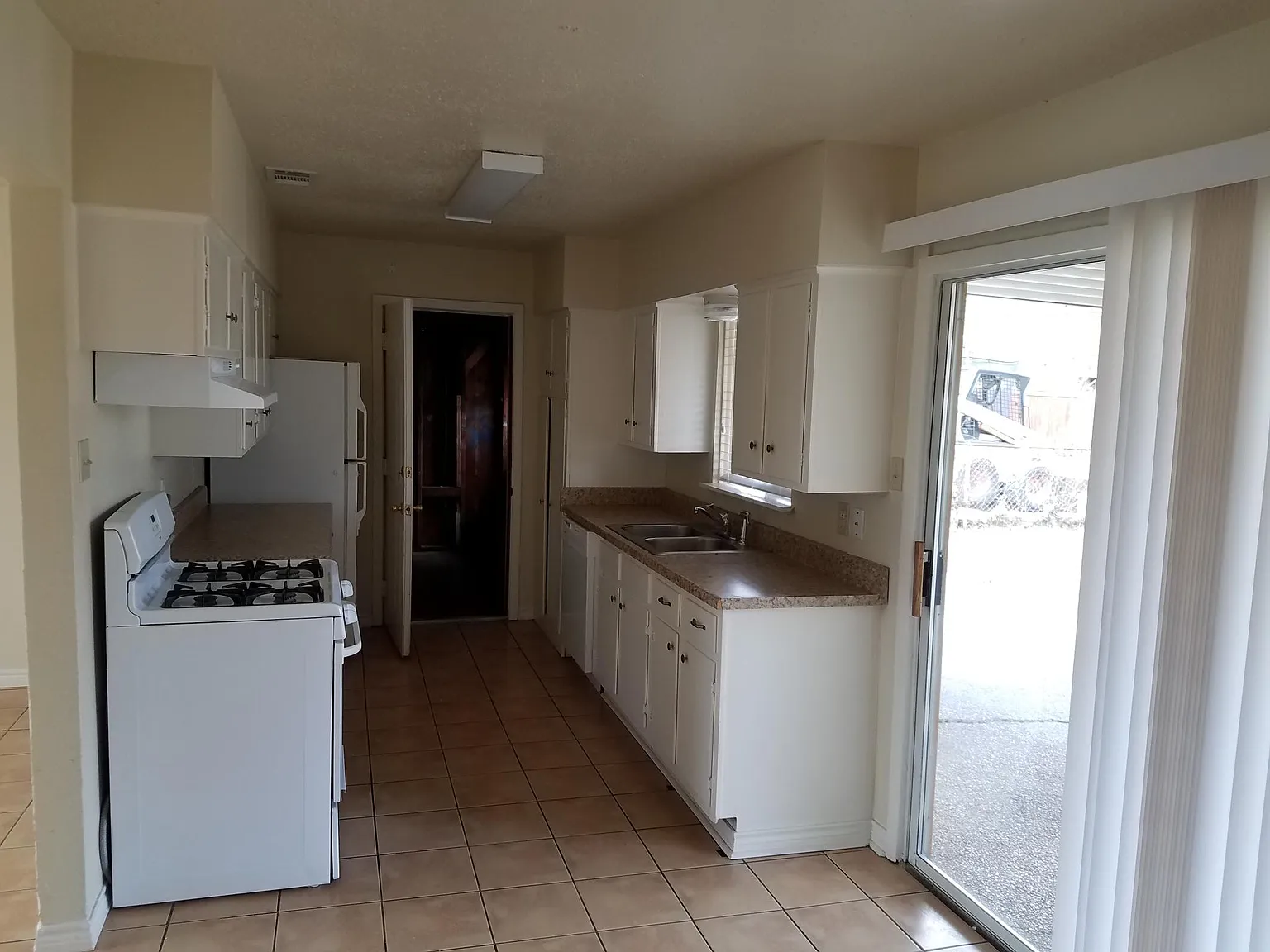 3 bed, 1062 sqft, $1,395 — Photo 3