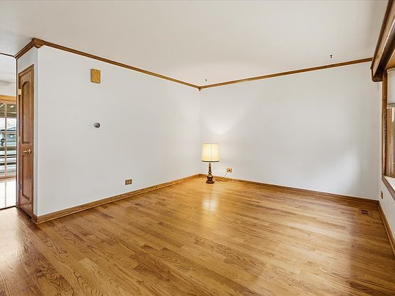5th image of 273 Lyons Rd