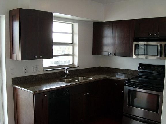 3rd image of 1801 SE 4th St APT 4