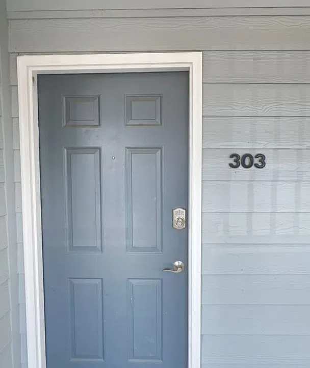 1517 Laurel Ave #303
