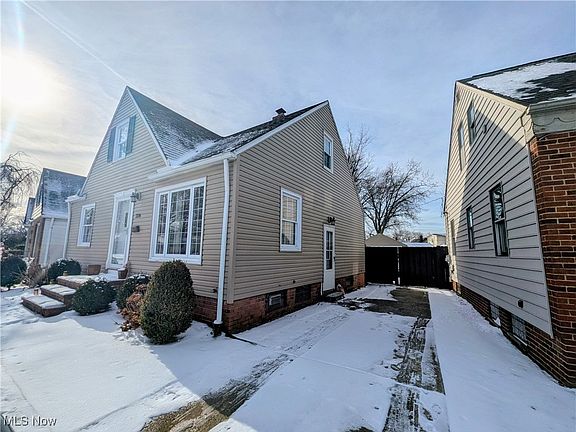 3rd image of 226 E 286th St