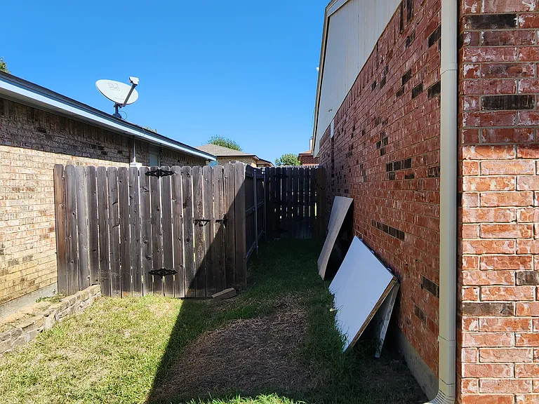 607 Hollyberry Dr — Photo 34