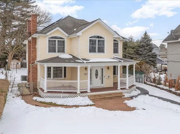 234 S Pershing Ave, Bethpage, NY 11714