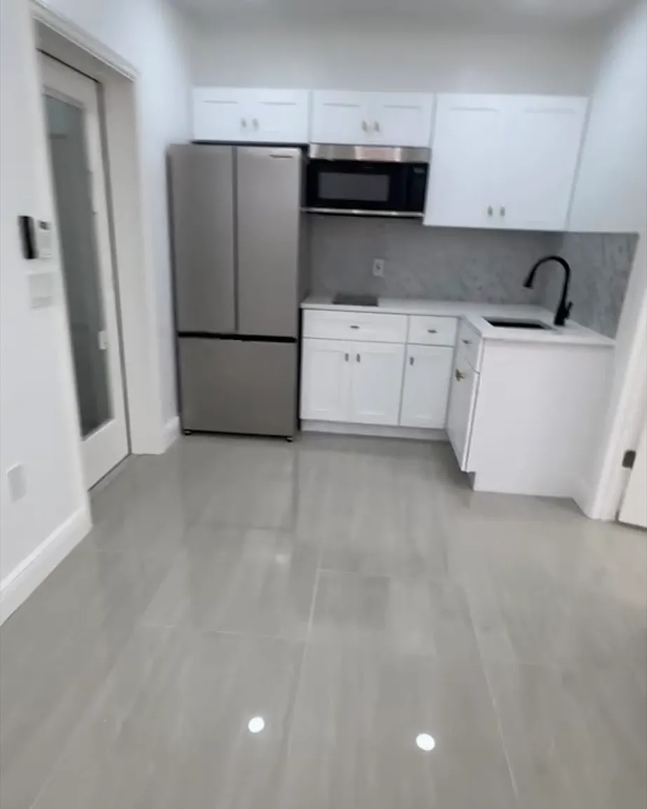 1 bed, 300 sqft, $1,400 — Photo 3