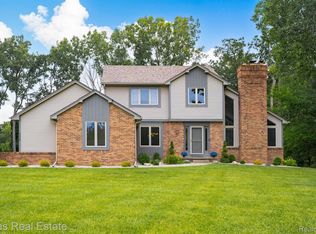 8449 Allen Rd, Clarkston, MI 48348