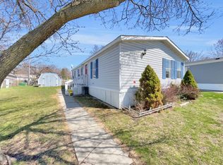 573 Morel Dr, Wixom, MI