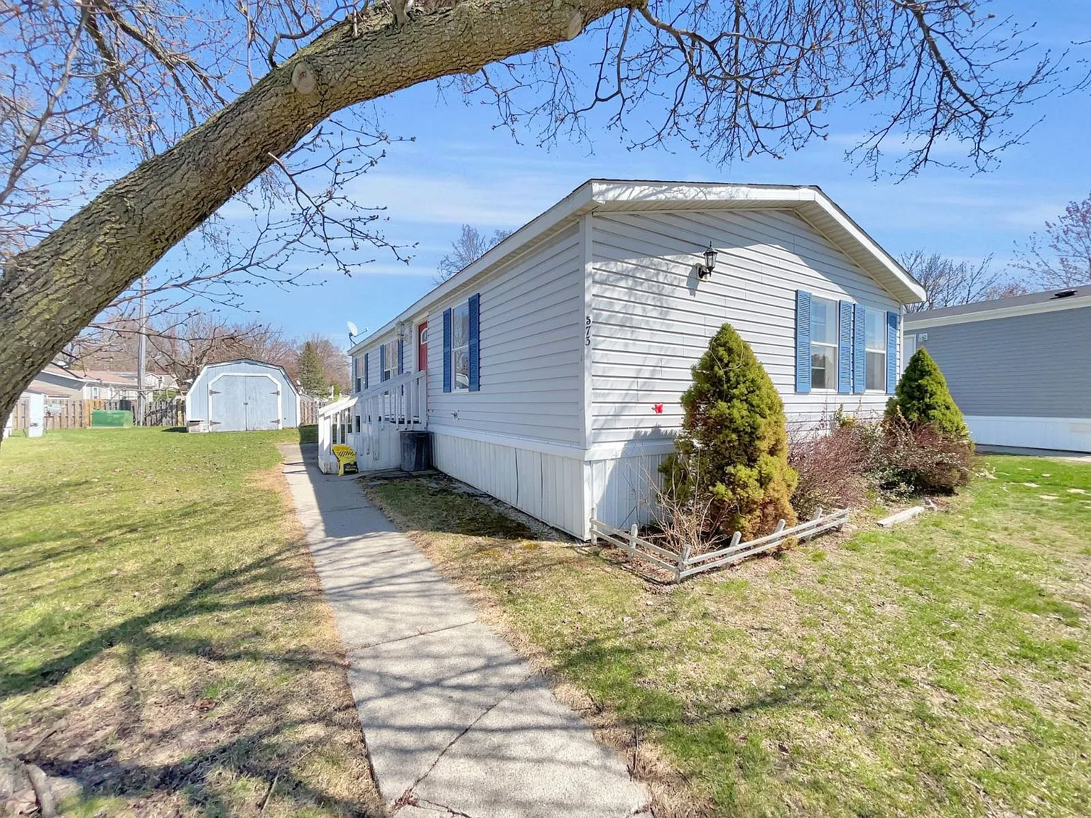573 Morel Dr photo 1