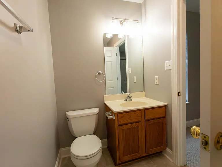 312 Queen Victoria Way — Photo 15