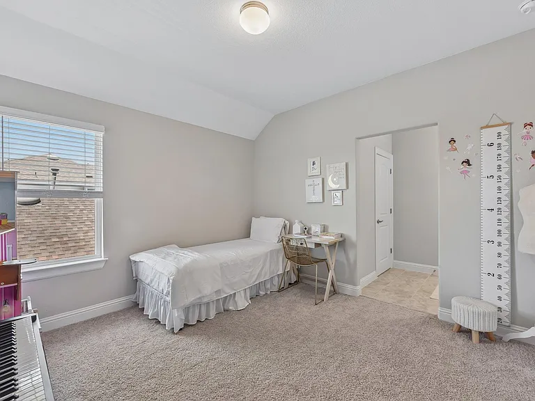 117 Stone Canyon Dr — Photo 32
