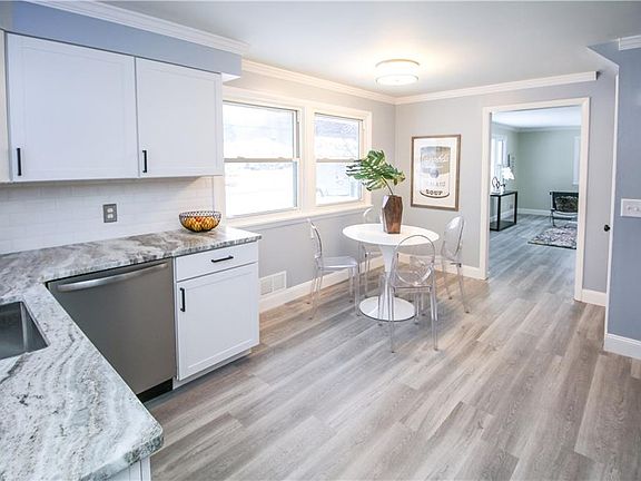 4th image of 35 Edward Ln