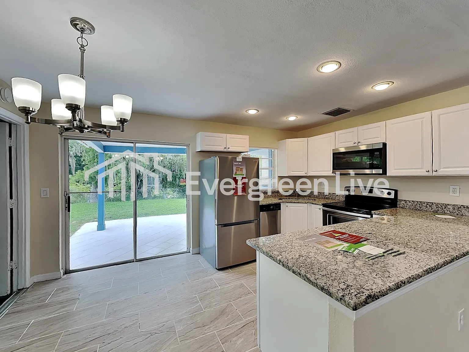 3 bed, 2.0 bath, 1211 sqft, $1,595 — Photo 3