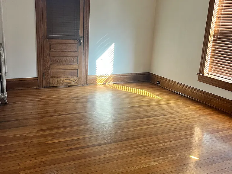 33 W Commerce St — Photo 10