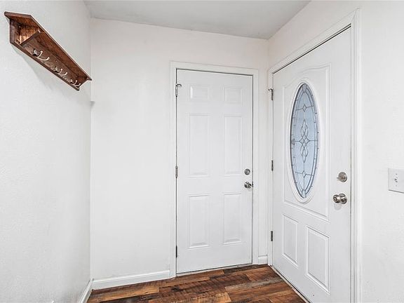 4th image of 1138 E Alice St
