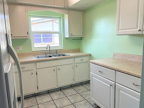 4th image of 2769 Ashley Drive W #H