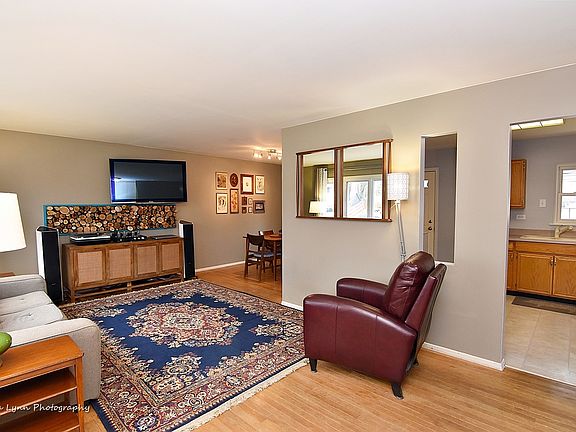 4th image of 414 N Westwood Dr