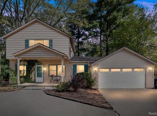 21326 Flanders St, Farmington Hills, MI 48335